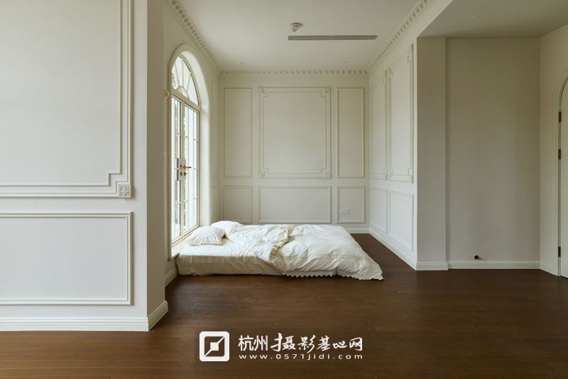 二楼法式复古房1.jpg