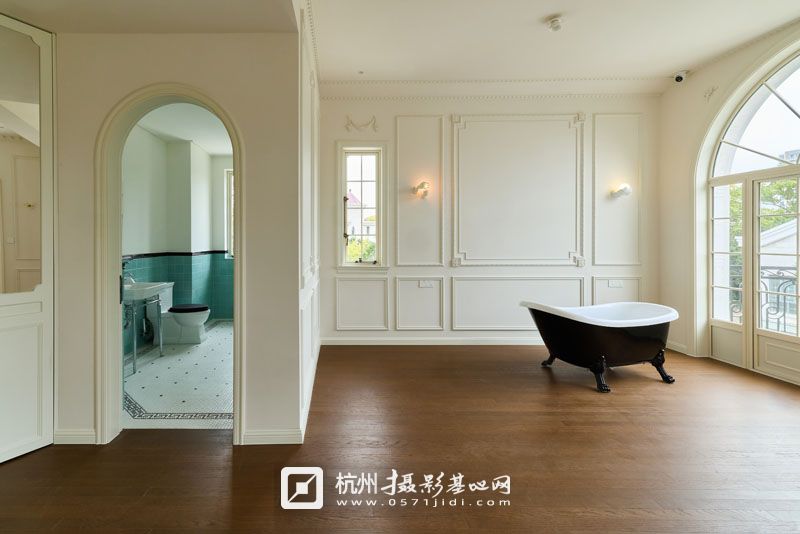 二楼法式复古房3.jpg