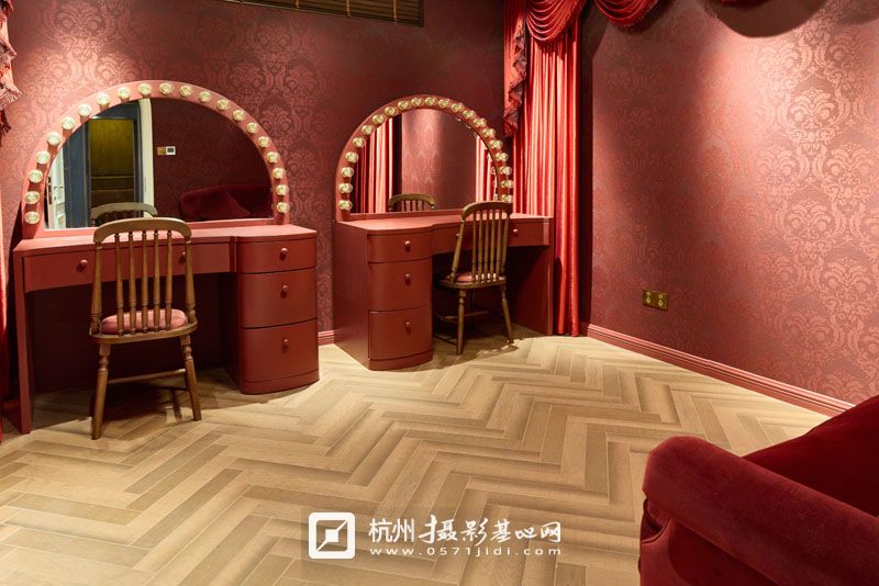 负一层百老汇化妆间1.jpg
